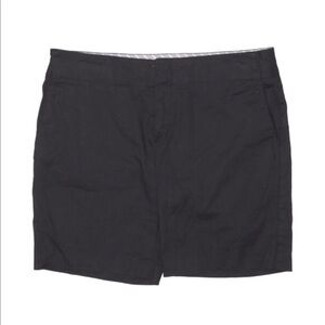 Gap size 6 black chino shorts